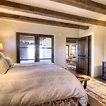 Plata Cielo Five-Bedroom Holiday Home