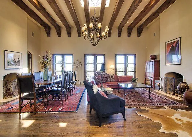 Plata Cielo Five-Bedroom Holiday Home